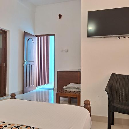 Holiday Fashion Inn Negombo Exterior photo