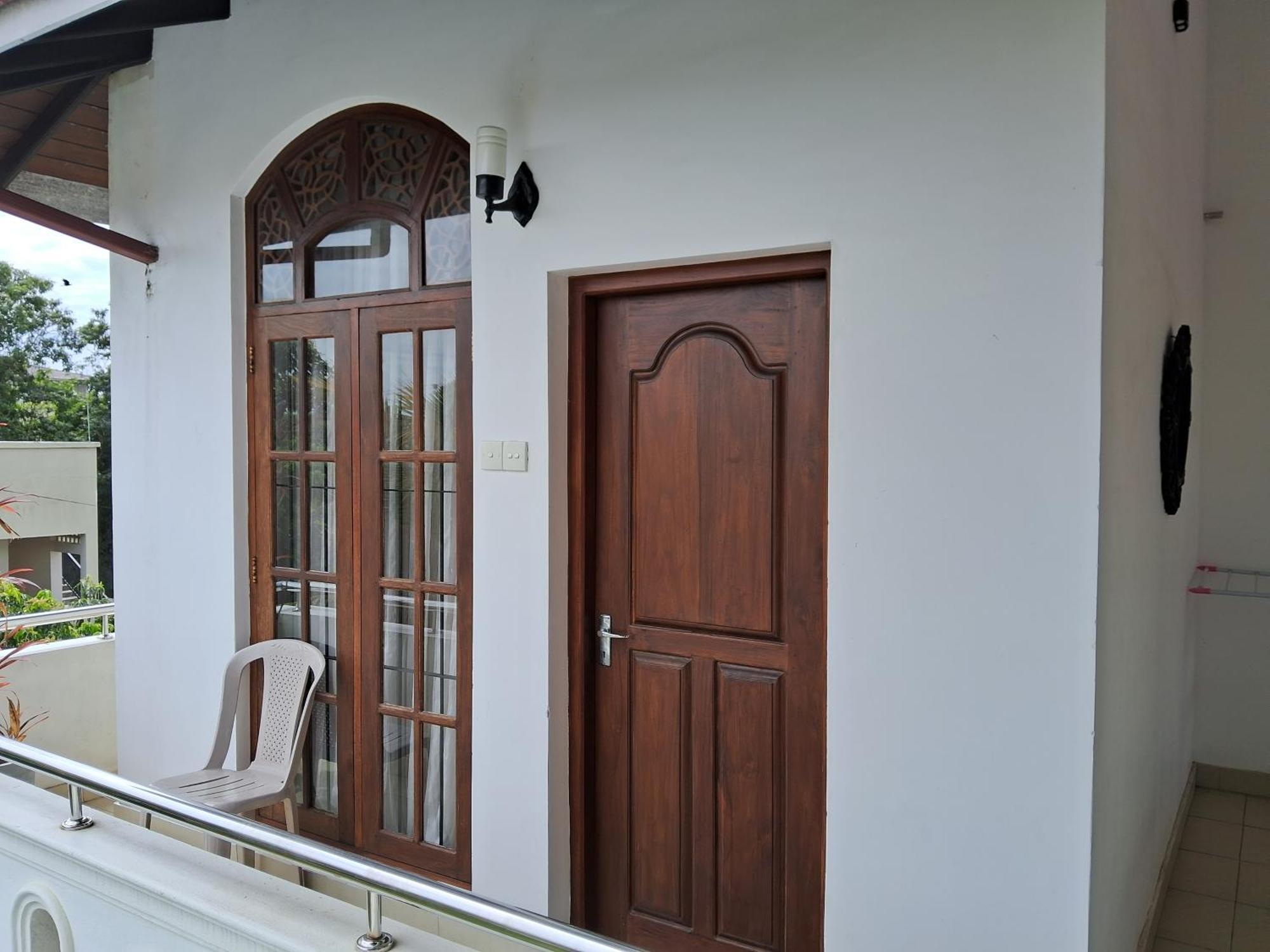 Holiday Fashion Inn Negombo Room photo