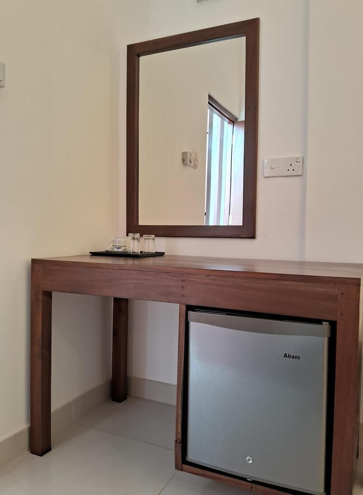 Holiday Fashion Inn Negombo Room photo