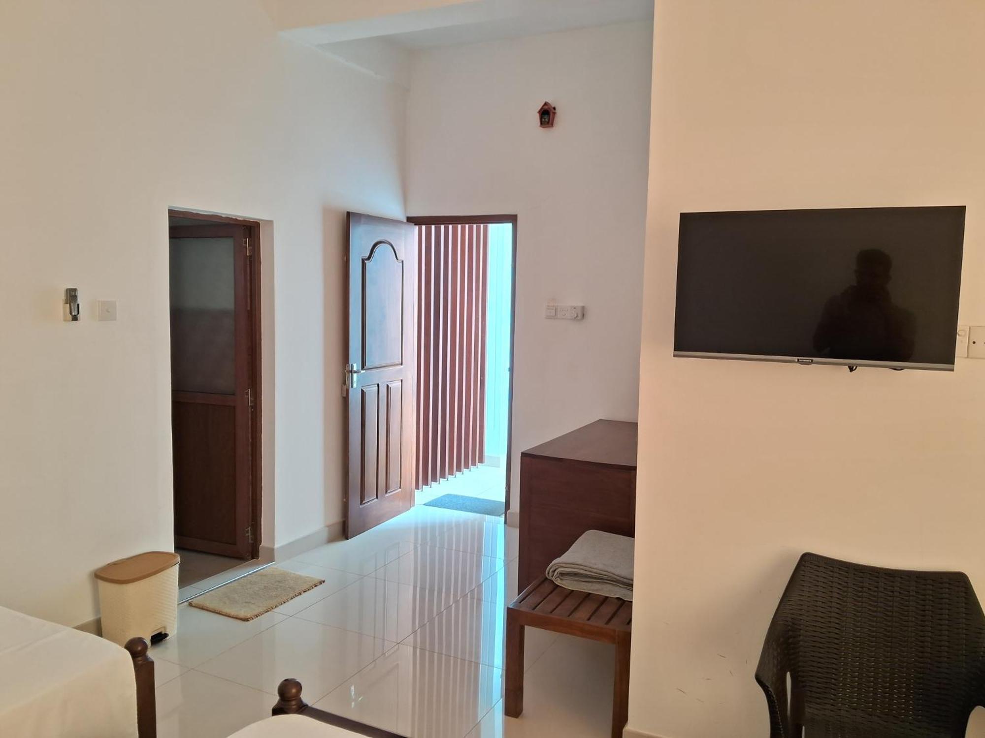 Holiday Fashion Inn Negombo Room photo