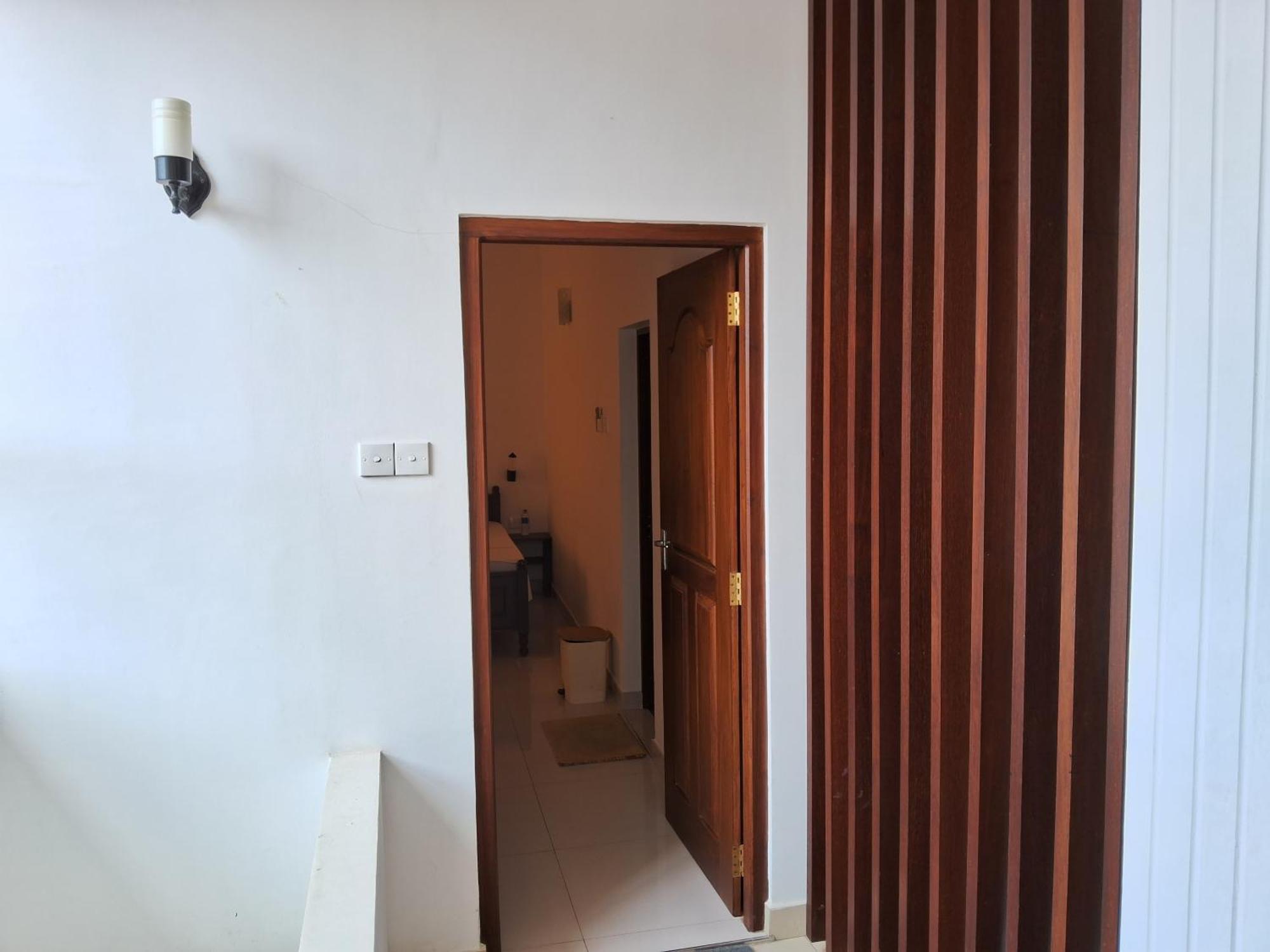 Holiday Fashion Inn Negombo Room photo
