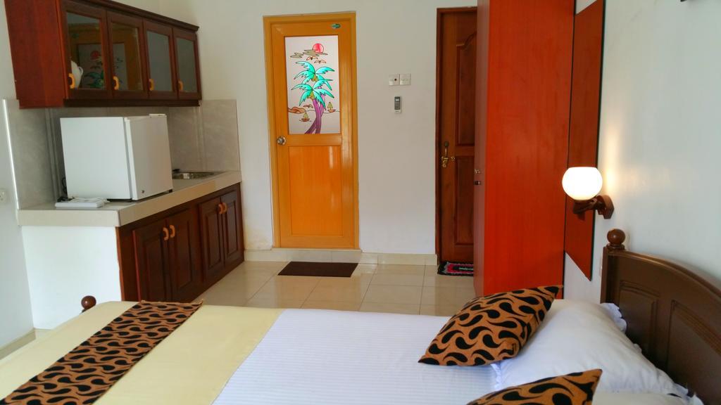Holiday Fashion Inn Negombo Exterior photo