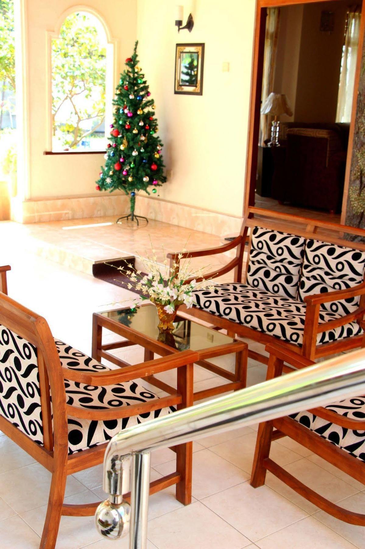 Holiday Fashion Inn Negombo Exterior photo
