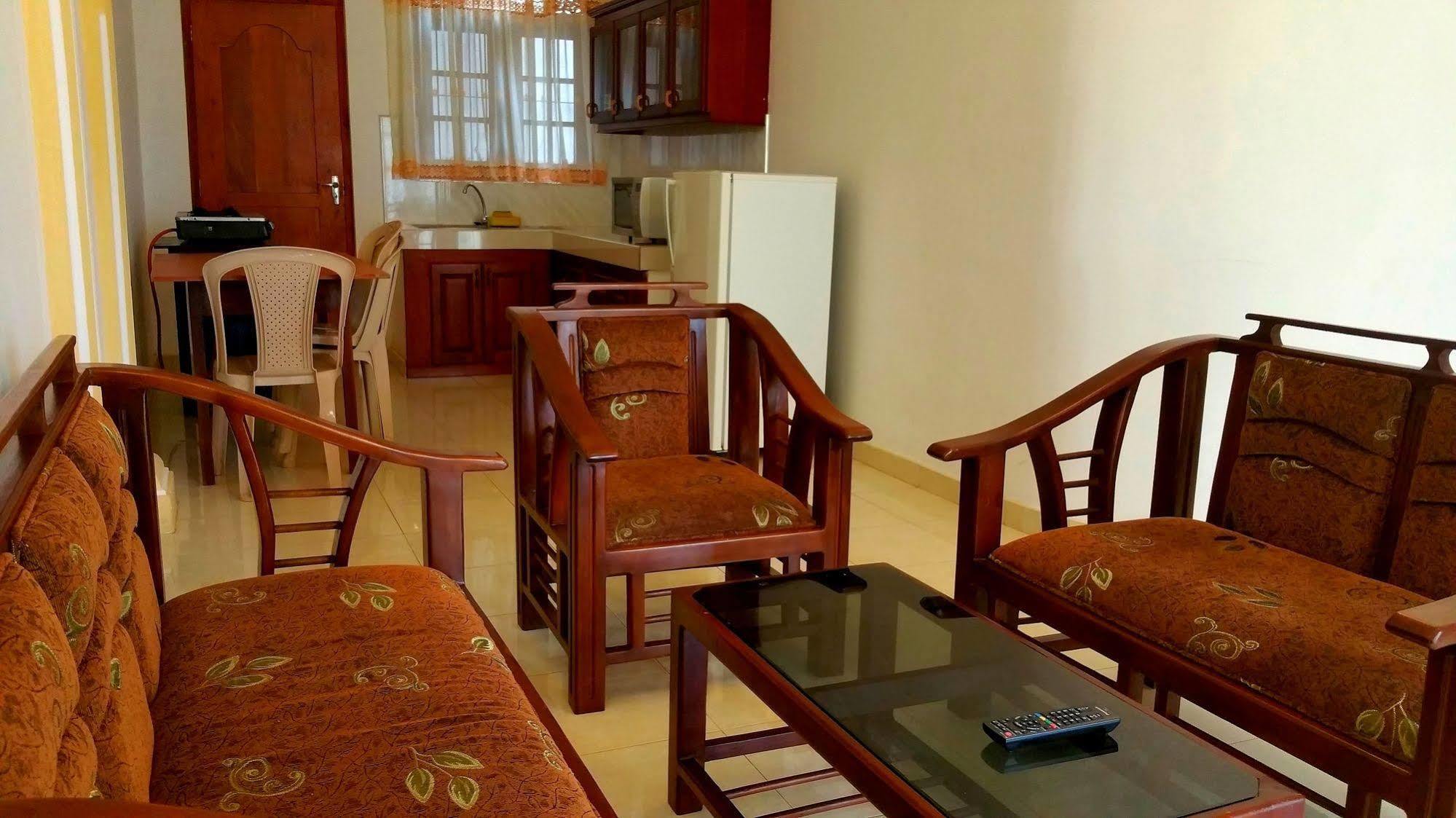 Holiday Fashion Inn Negombo Exterior photo