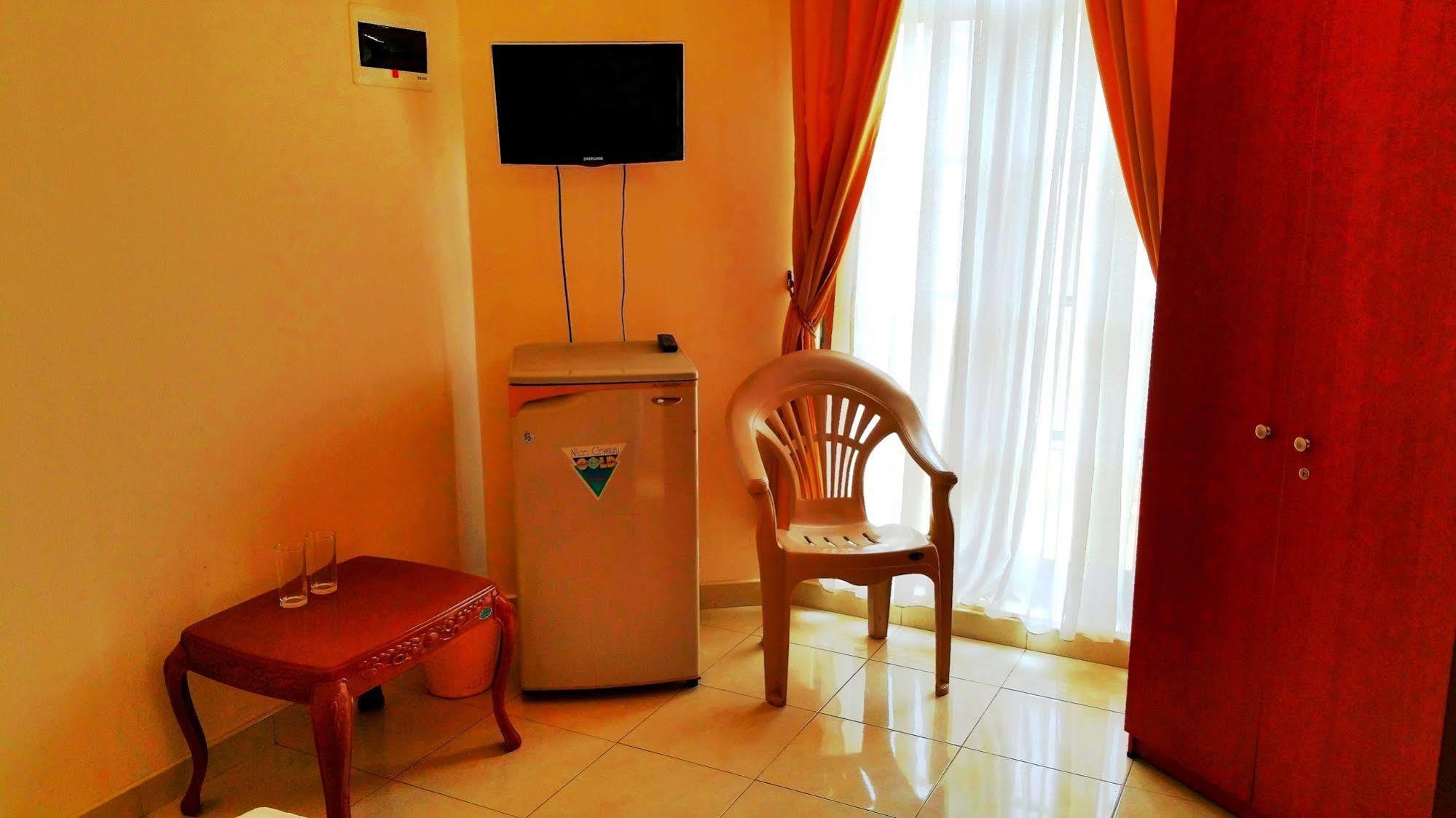 Holiday Fashion Inn Negombo Exterior photo