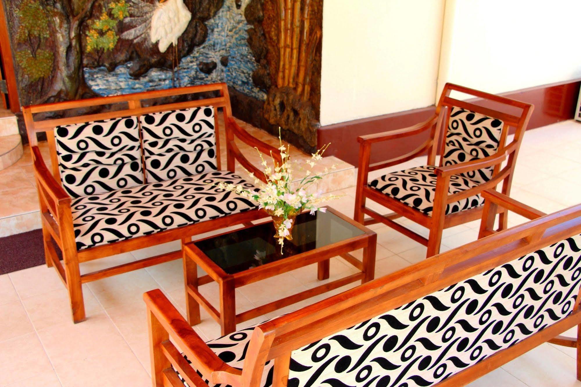 Holiday Fashion Inn Negombo Exterior photo