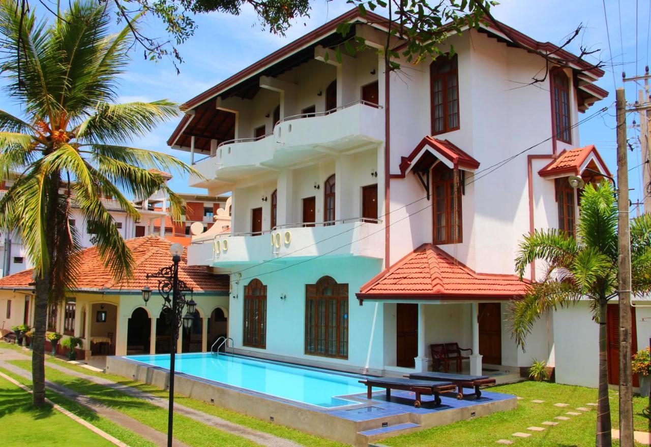 Holiday Fashion Inn Negombo Exterior photo